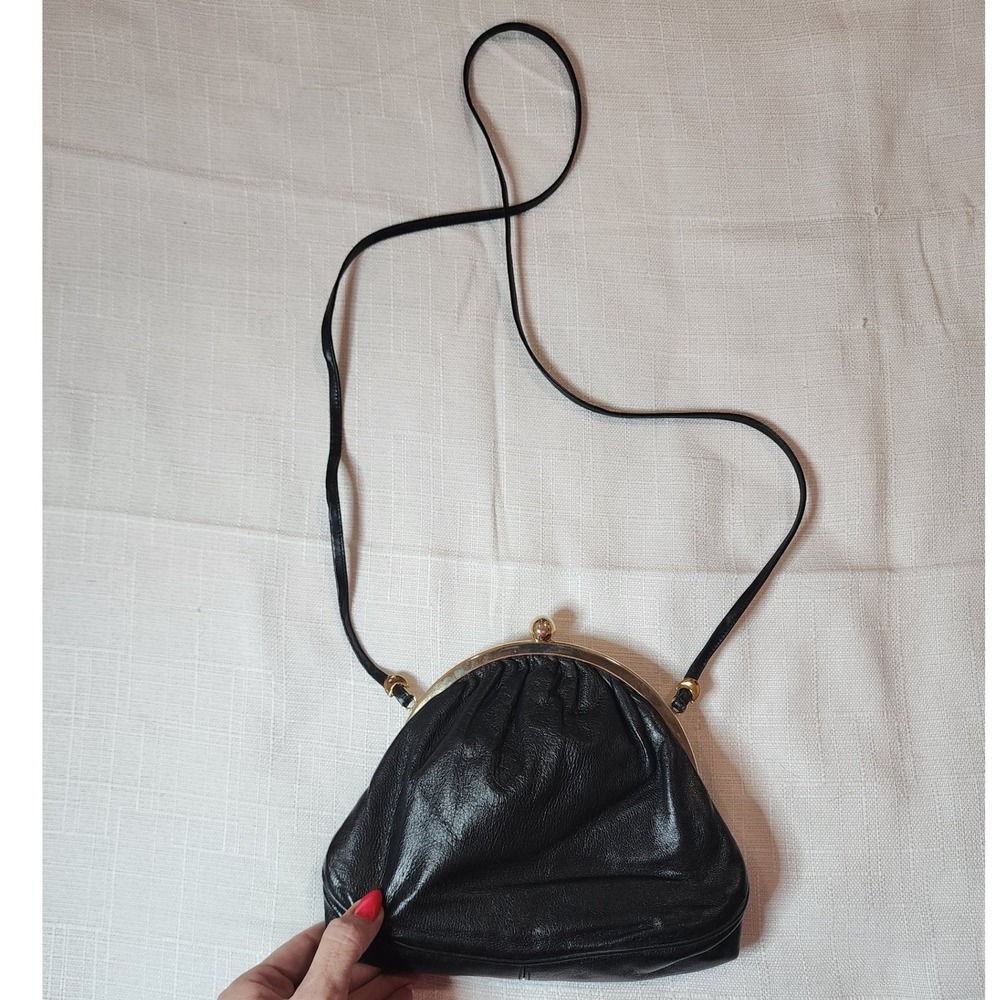 1980s Vintage Italian Leather Slouchy Crossbody Kiss Lock Pouch Bag Black